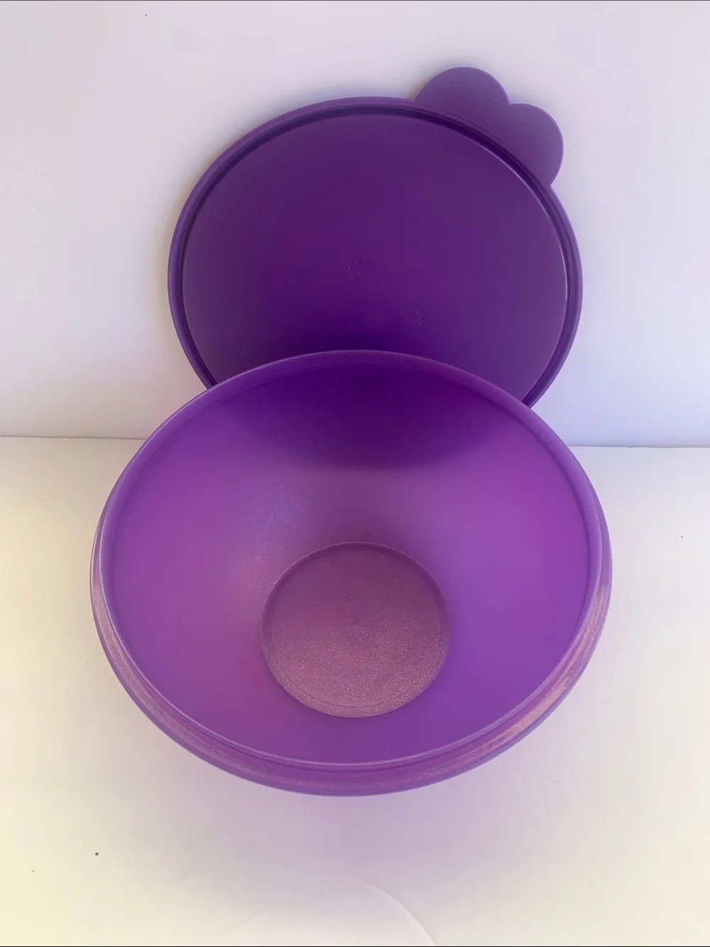 Tupperware Heritage Wonderlier Bowl 3L. (12 Cups) Purple Color